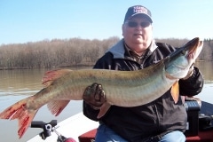 Carl Lewis, McComb, OH, 45 1/2-incher, Clear Fork Reservoir, OH.